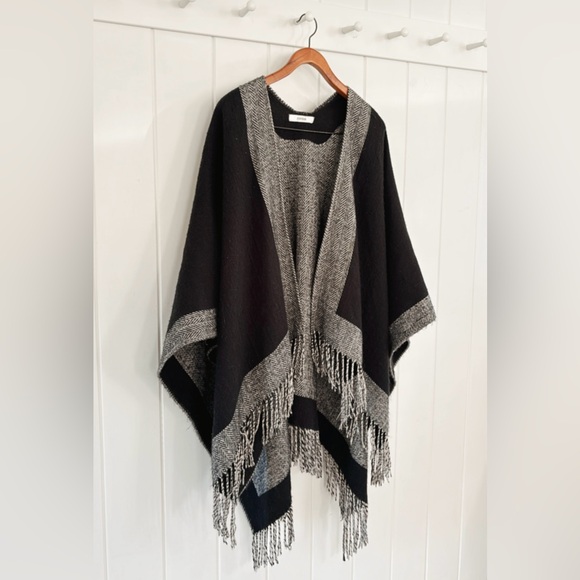 JustFab Tweed Wrap Shawl Fringe Grey Black Western Yellowstone Women Herringbone - Picture 7 of 12